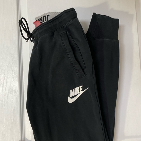 Nike Pants - Nike Joggers 🍓